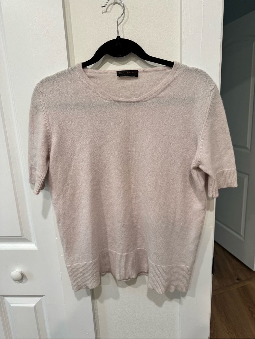 100% Cashmere Donna Karan Pale Blush Short-Sleeve Crewneck Sweater